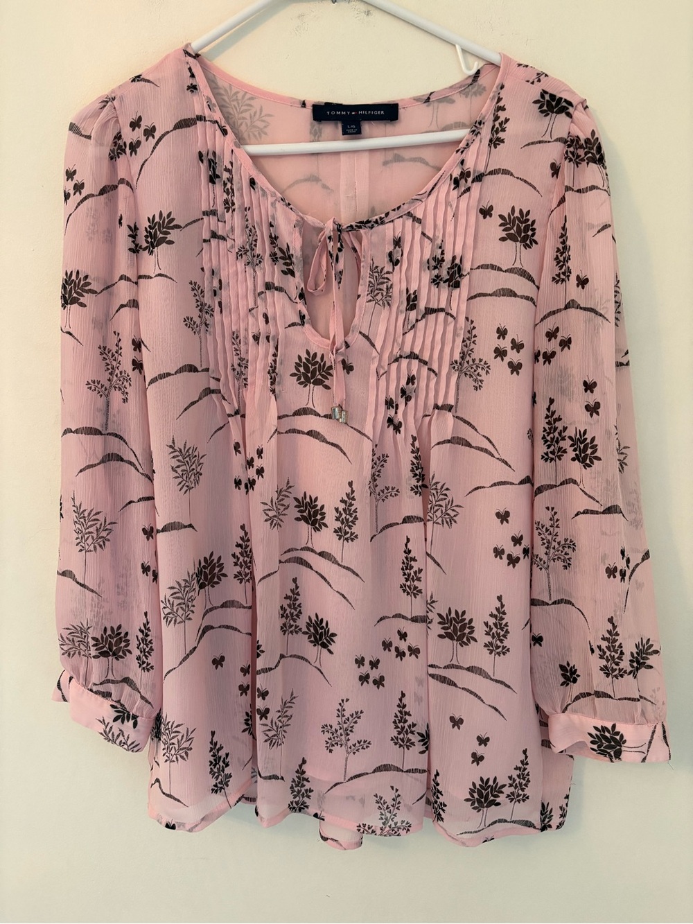 Tommy Hilfiger Women’s Pink/Black Floral Pleated Blouse Sz Lg